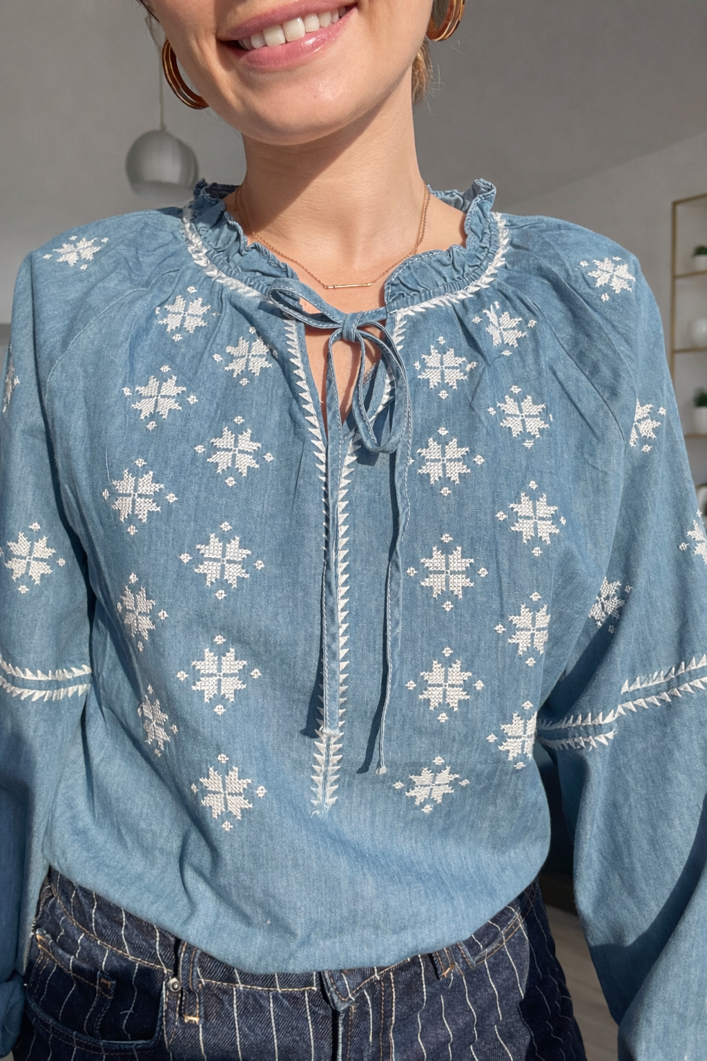 Blouse bohème en coton brodé bleu pour femme Inès
