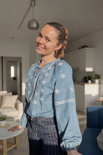 Blouse bohème en coton brodé bleu pour femme Inès
