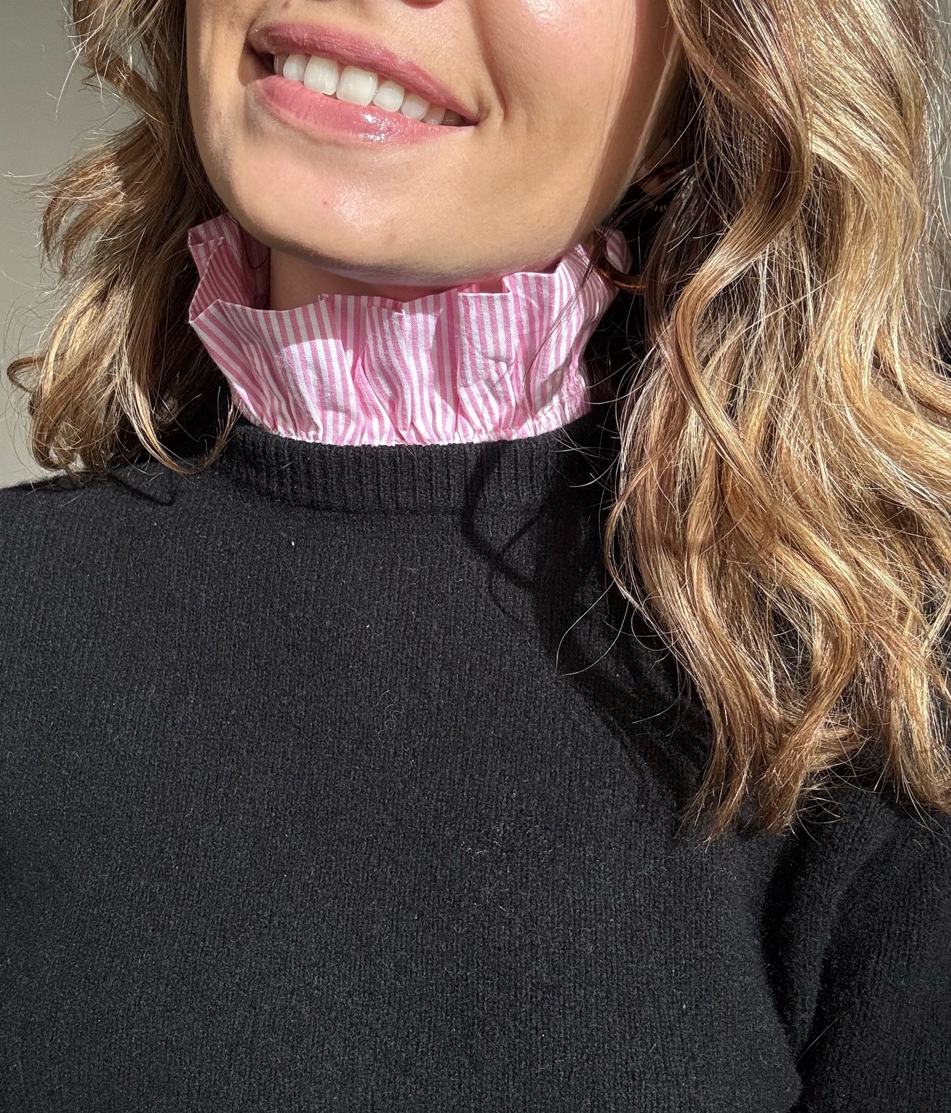 détail col rayure amovible rose a rayure
